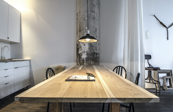 Kitchen table illuminated with stylish hanging pendant light